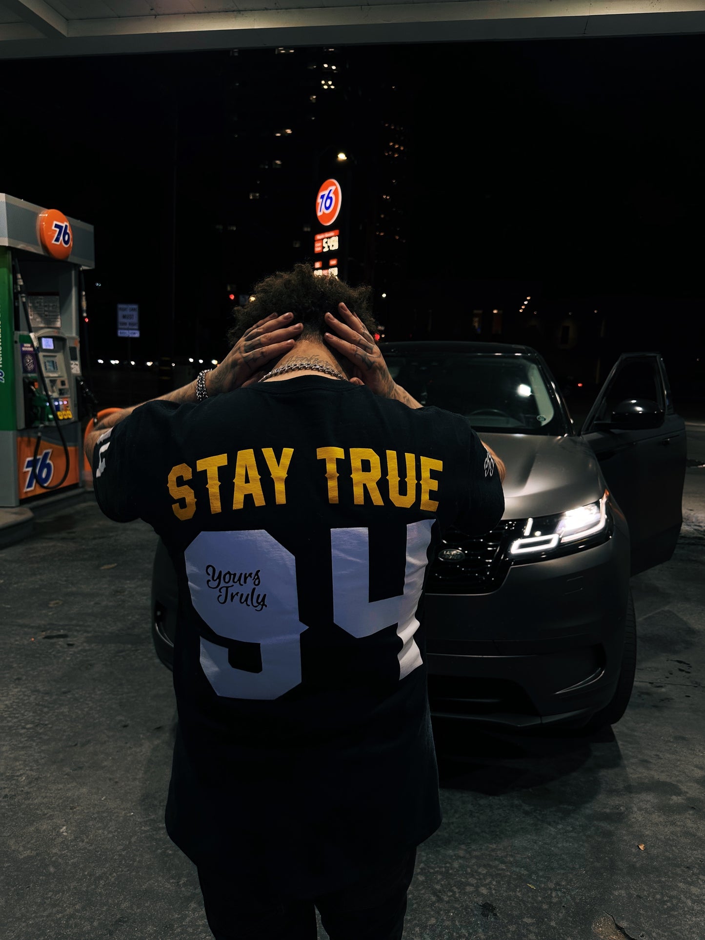 STAY TRUE 94 TEE